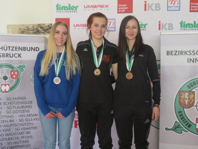 v.l.: 2. Nadine Holzmann - Matrei a. Br., Siegerin Rebecca Kck - Absam, 3. Doris Gritsch - Sellrain