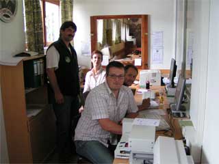 Arbeiten im neuen Kassa/Auswertungsraum macht sichtlich mehr Spa�
